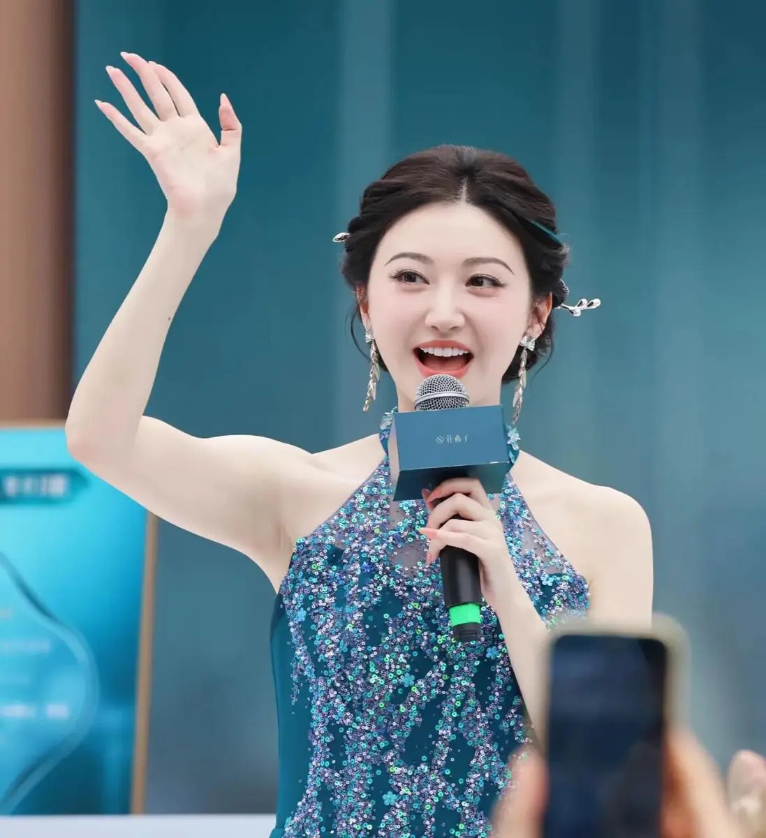 吴泳铭的23分钟与阿里的3.3万亿市值:资本市场为何买账“AI+云”新叙事?