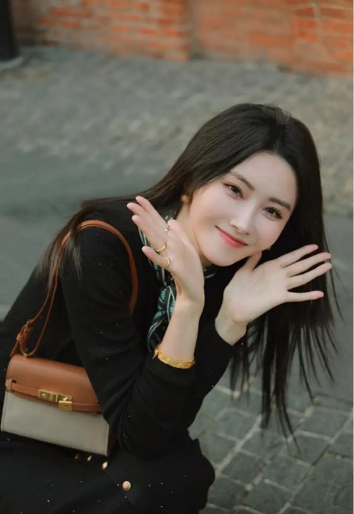 她因公开抱怨行程，遭公司报复惩罚？