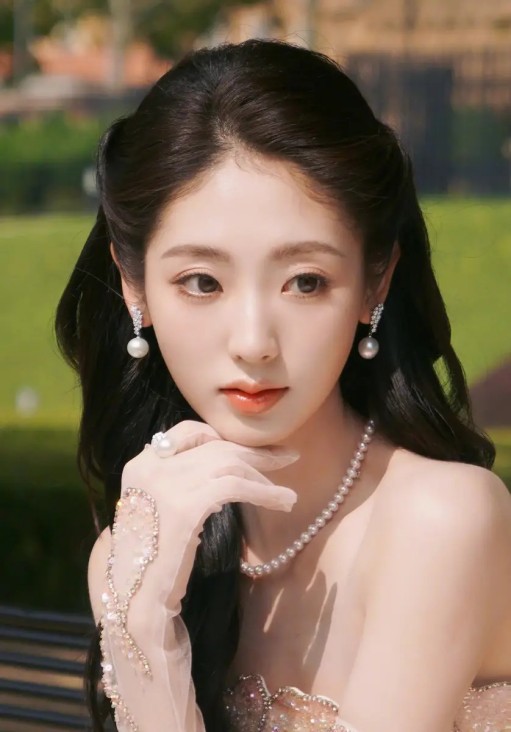 Yim Siwan式感性播放列表！首张Solo专辑Lyric Video公开引发热议