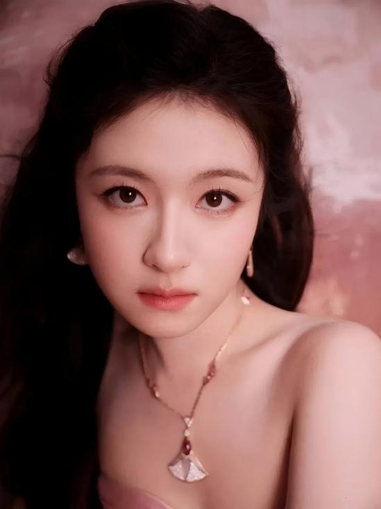 沈腾“冲刺搀扶”杨幂！全网刷屏：年度最快反应奖，六年连续剧终成名场面